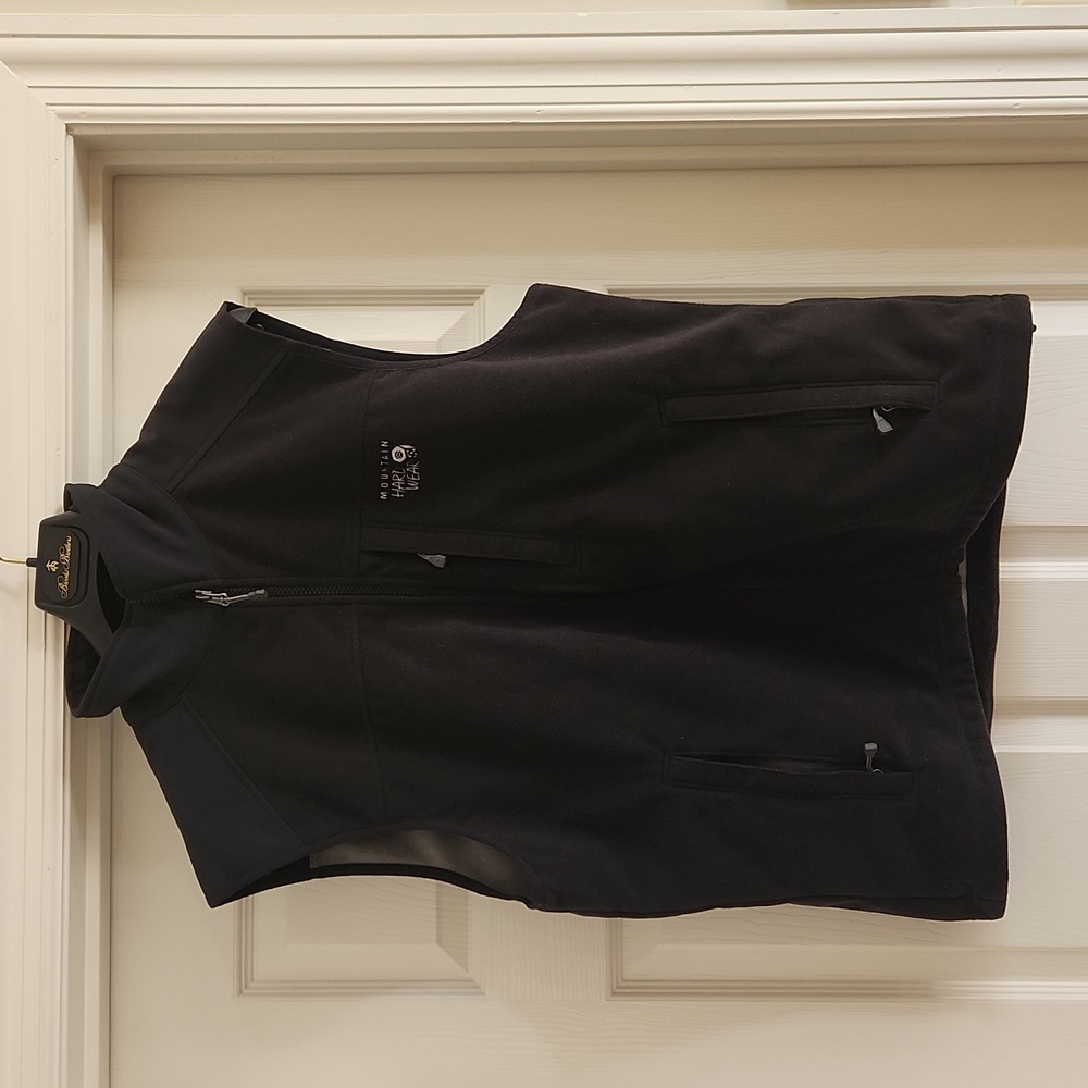 Men's vest by Mountain Hardware, size Large, color is black